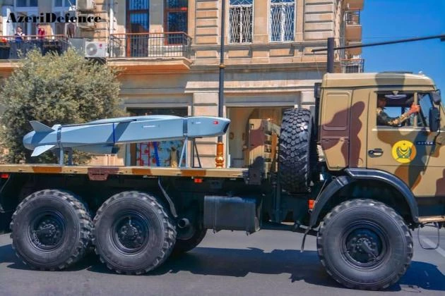 Τουρκία: Βλήματα cruise για την αεροπορία του Αζερμπαϊτζάν – Παρθενική εμφάνιση των SOM τύπου cruise στο Μπακού